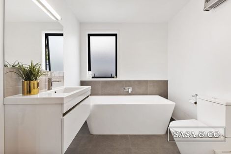 Photo of property in 17c Cessna Crescent, Mangere, Auckland, 2022