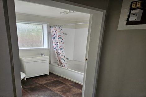 Photo of property in 51f1- Hartford Crescent, Totara Park, Upper Hutt, 5018