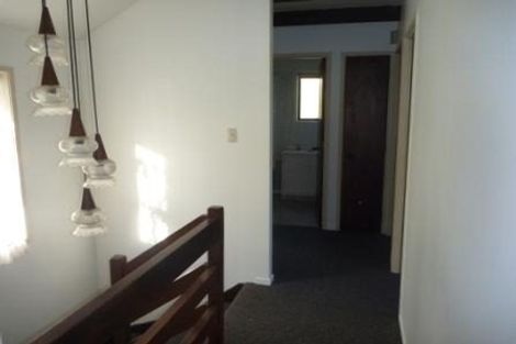 Photo of property in 2/20 Girrahween Drive, Totara Vale, Auckland, 0629