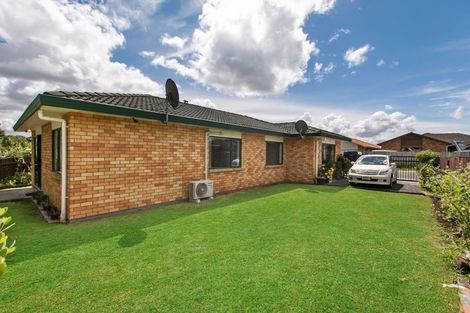 Photo of property in 24 Maadi Place, Papakura, 2110