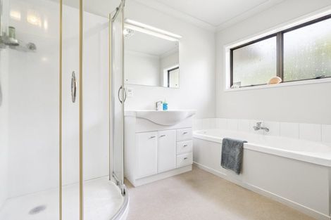 Photo of property in 12 Dunolly Place, Pukekohe, 2120