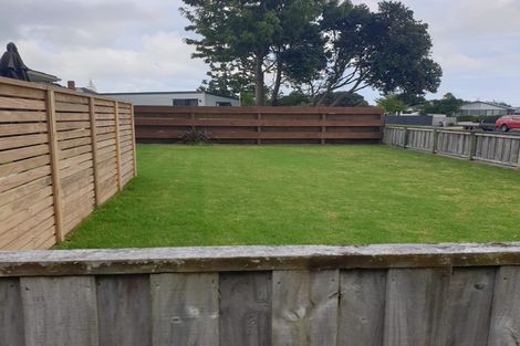 Photo of property in 19 Sandspit Road, Waiuku, 2123