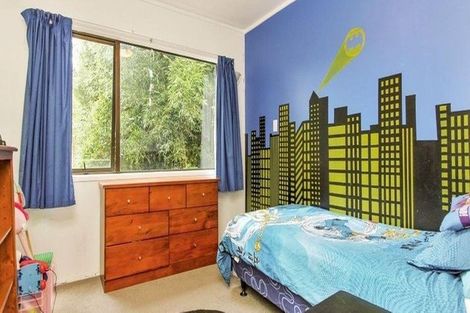 Photo of property in 16 Sylvan Crescent, Te Atatu South, Auckland, 0610