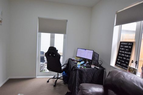 Photo of property in 75 Grove Road, Papakura, 2110