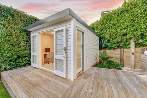 Photo of property in 10 Pohutukawa Avenue, Red Beach, 0932