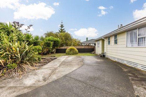 Photo of property in 25 Curling Crescent, Onekawa, Napier, 4110