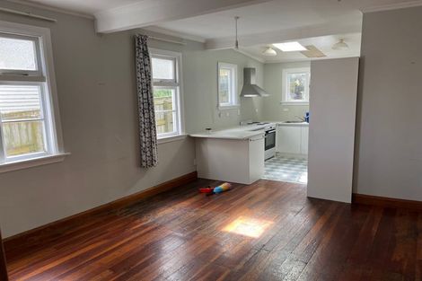 Photo of property in 56 Queens Drive, Lyall Bay, Wellington, 6022