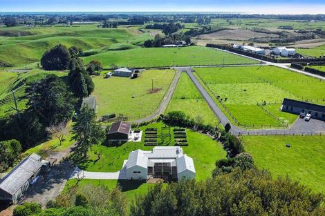 Photo of property in 130 Cross Road, Lepperton, New Plymouth, 4373