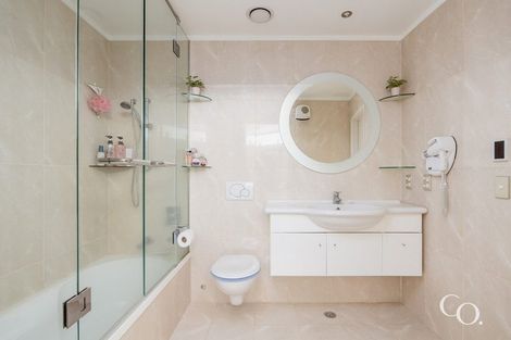 Photo of property in 72 Devonport Road, Tauranga, 3110