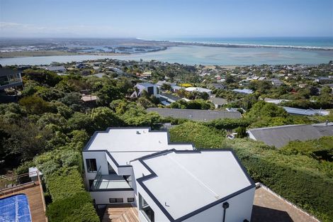 Photo of property in 2/11 Belleview Terrace, Mount Pleasant, Christchurch, 8081