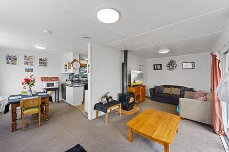 Photo of property in 6 Colenso Place, Otaki Beach, Otaki, 5512