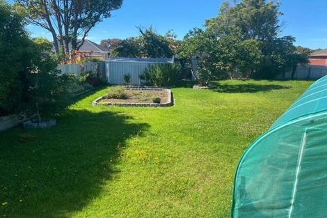 Photo of property in 27 Clinton Avenue, Te Atatu Peninsula, Auckland, 0610