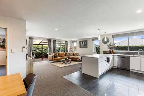 Photo of property in 44c Gilbransen Road, Kumeu, 0810