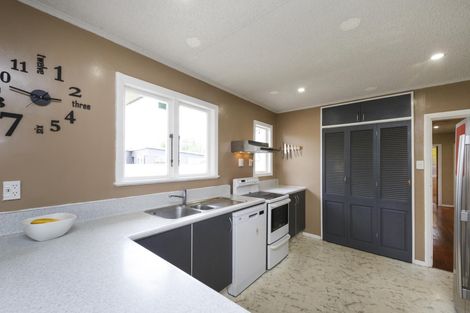 Photo of property in 24 Paisley Street, Mellons Bay, Auckland, 2014