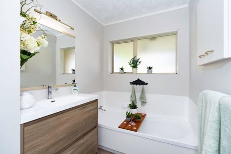 Photo of property in 9 Garth Road, Levin, 5571