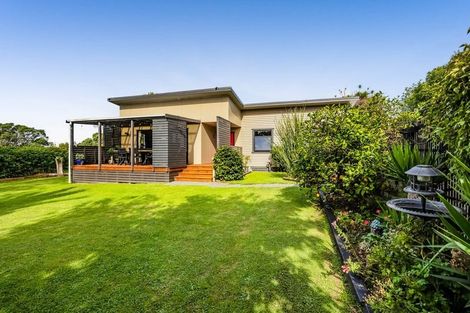 Photo of property in 6 Moana Crescent, Blagdon, New Plymouth, 4310