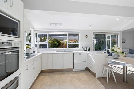 Photo of property in 14 Del Mar Place, Merrilands, New Plymouth, 4312