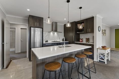 Photo of property in 24 Mahia Lane, Waikanae, 5036