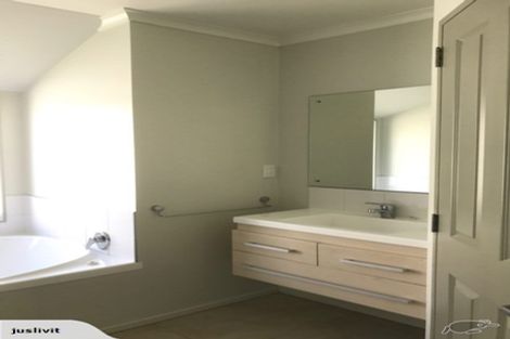 Photo of property in 17a Raumati Terrace, Khandallah, Wellington, 6035