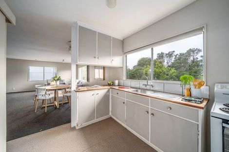 Photo of property in 32 Thurleigh Grove, Karori, Wellington, 6012