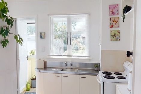Photo of property in 19 Liverpool Street, Levin, 5510