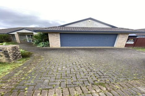 Photo of property in 10 Mullagh Place, East Tamaki Heights, Auckland, 2016