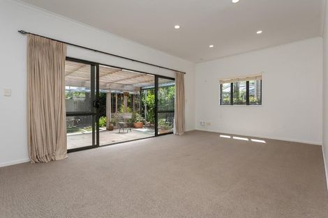 Photo of property in 34 Danica Esplanade, Te Atatu Peninsula, Auckland, 0610