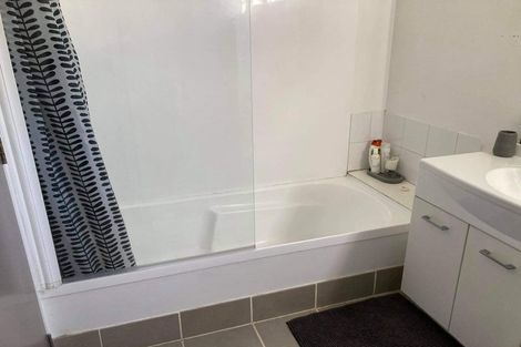 Photo of property in 14-14a Mackinnon Terrace, Sunshine Bay, Queenstown, 9300