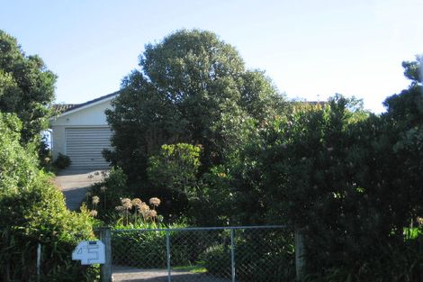 Photo of property in 43 Field Way, Waikanae Beach, Waikanae, 5036