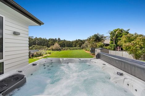 Photo of property in 18 Kahika Grove, Huapai, Kumeu, 0810