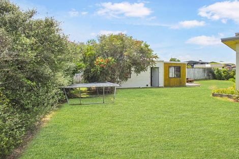 Photo of property in 31 Shortt Street, Foxton Beach, Foxton, 4815
