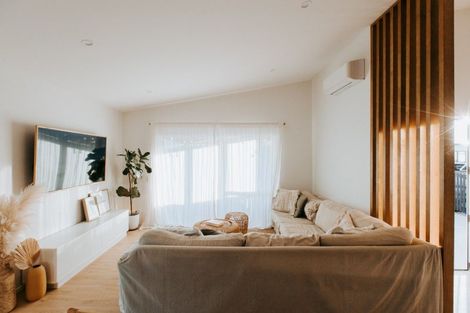 Photo of property in 2 Julie Lane, Papamoa, 3118