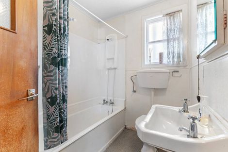 Photo of property in 4 Pomelo Road, Te Atatu South, Auckland, 0610