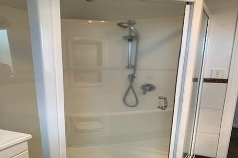 Photo of property in 2 Glastry Close, East Tamaki Heights, Auckland, 2016