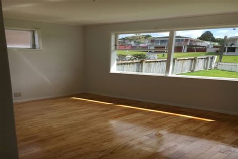 Photo of property in 5 Bodi Place, Te Atatu South, Auckland, 0610
