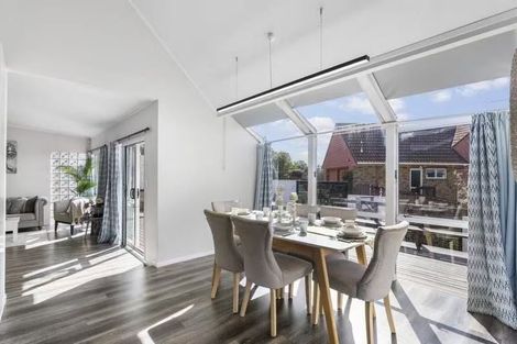 Photo of property in 22 Cairnbrae Court, Northcross, Auckland, 0632