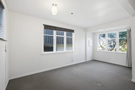 Photo of property in 14 Cave Road, Houghton Bay, Wellington, 6023