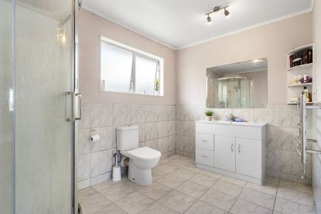 Photo of property in 60 Kohekohe Street, New Lynn, Auckland, 0600