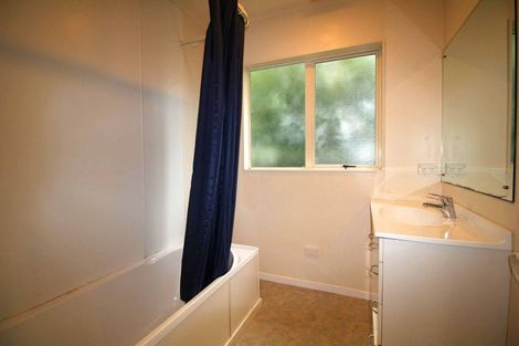 Photo of property in 27 Coniston Avenue, Te Atatu South, Auckland, 0610