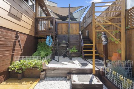 Photo of property in 2/46 Chippendale Crescent, Birkdale, Auckland, 0626