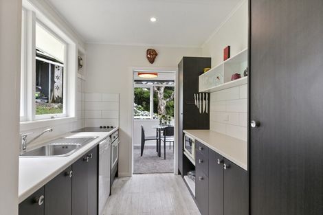 Photo of property in 127 Ruskin Road, Newlands, Wellington, 6037