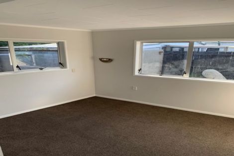 Photo of property in 8 Keeling Road, Henderson, Auckland, 0612