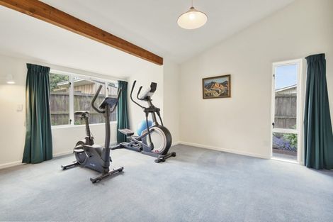 Photo of property in 17 Seagrave Place, Ilam, Christchurch, 8041