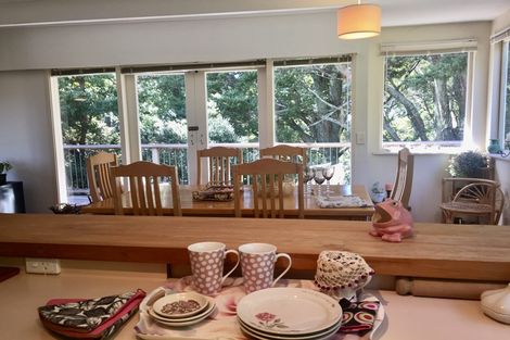 Photo of property in 4 Tranquil Glade, Hillcrest, Auckland, 0627