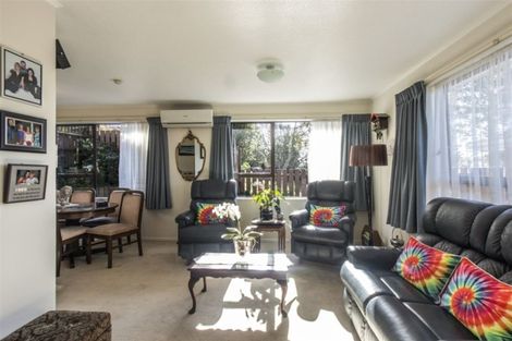 Photo of property in 4f2 Stewart Drive, Newlands, Wellington, 6037