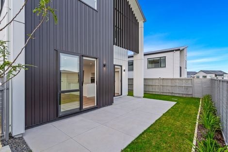 Photo of property in 20 Port Way, Rosehill, 2113