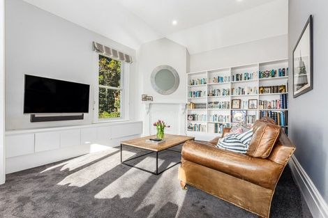 Photo of property in 13 Tinakori Road, Thorndon, Wellington, 6011