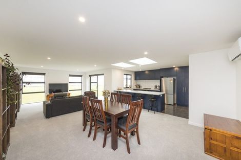 Photo of property in 3 Sardinia Grove, Fitzherbert, Palmerston North, 4410