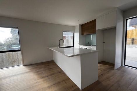 Photo of property in 21 Divich Avenue, Te Atatu South, Auckland, 0610