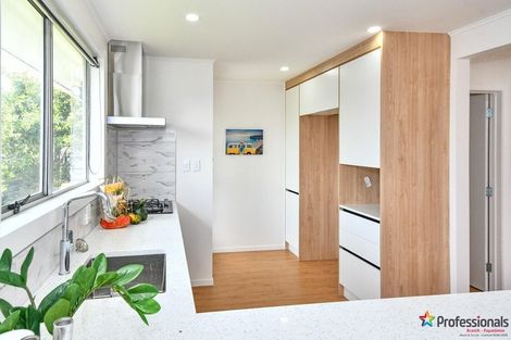 Photo of property in 2 Serrano Place, Clover Park, Auckland, 2023